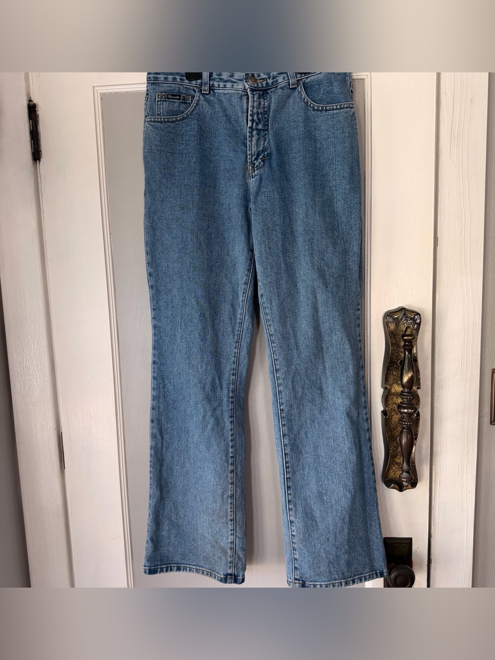 Facconable midrise straight leg wash denim jeans